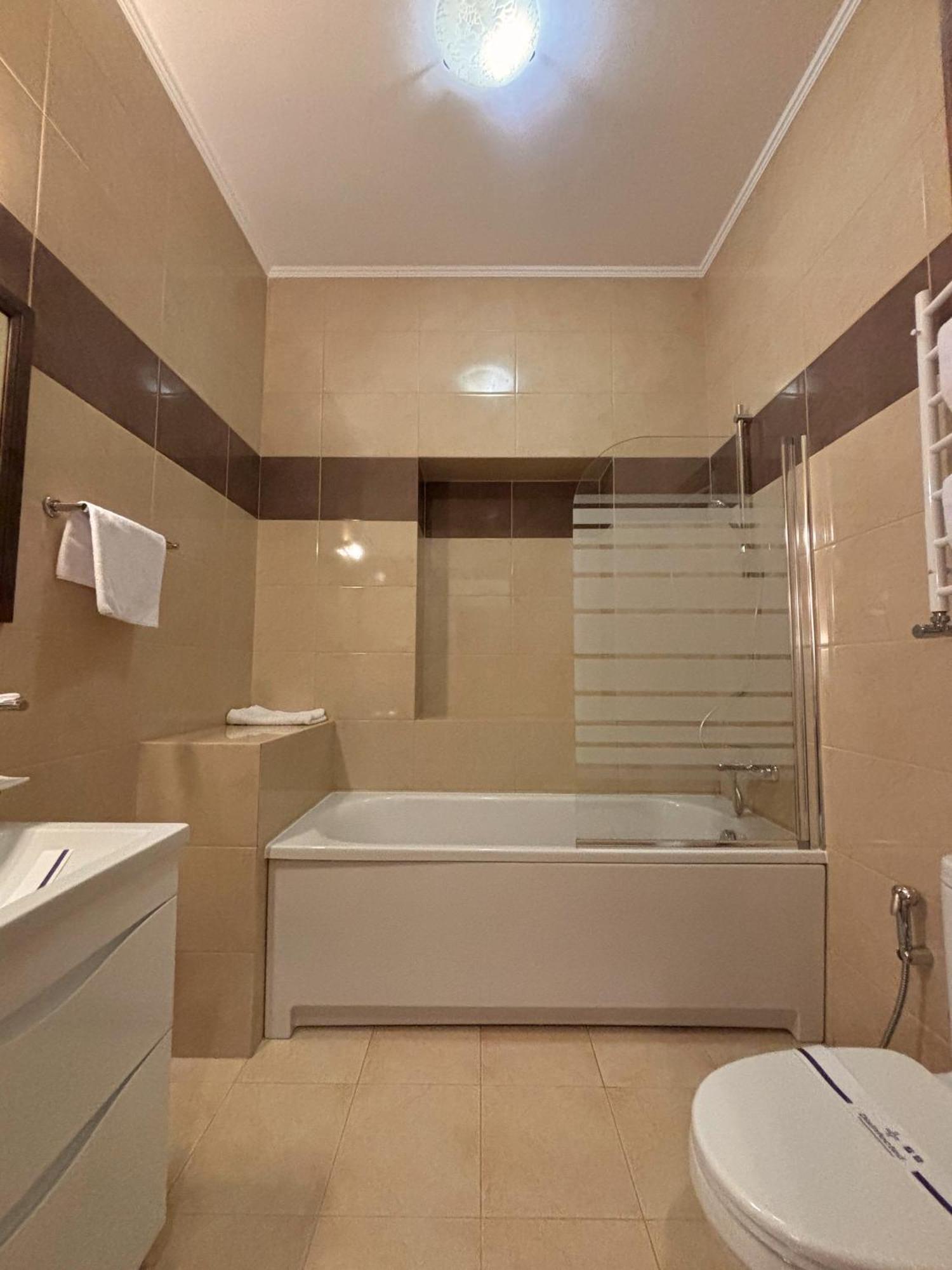 Odeska Astoria Hotel Odessa Phòng bức ảnh